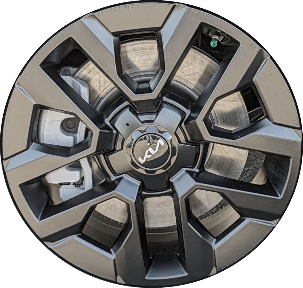 KIA Telluride 2023-2024 black painted 18x7.5 aluminum wheels or rims. Hollander part number ALY74704, OEM part number 52910-S9620.