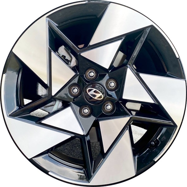 Hyundai Kona 2024 black machined 19x7.5 aluminum wheels or rims. Hollander part number ALYIA067, OEM part number 52910BE400.